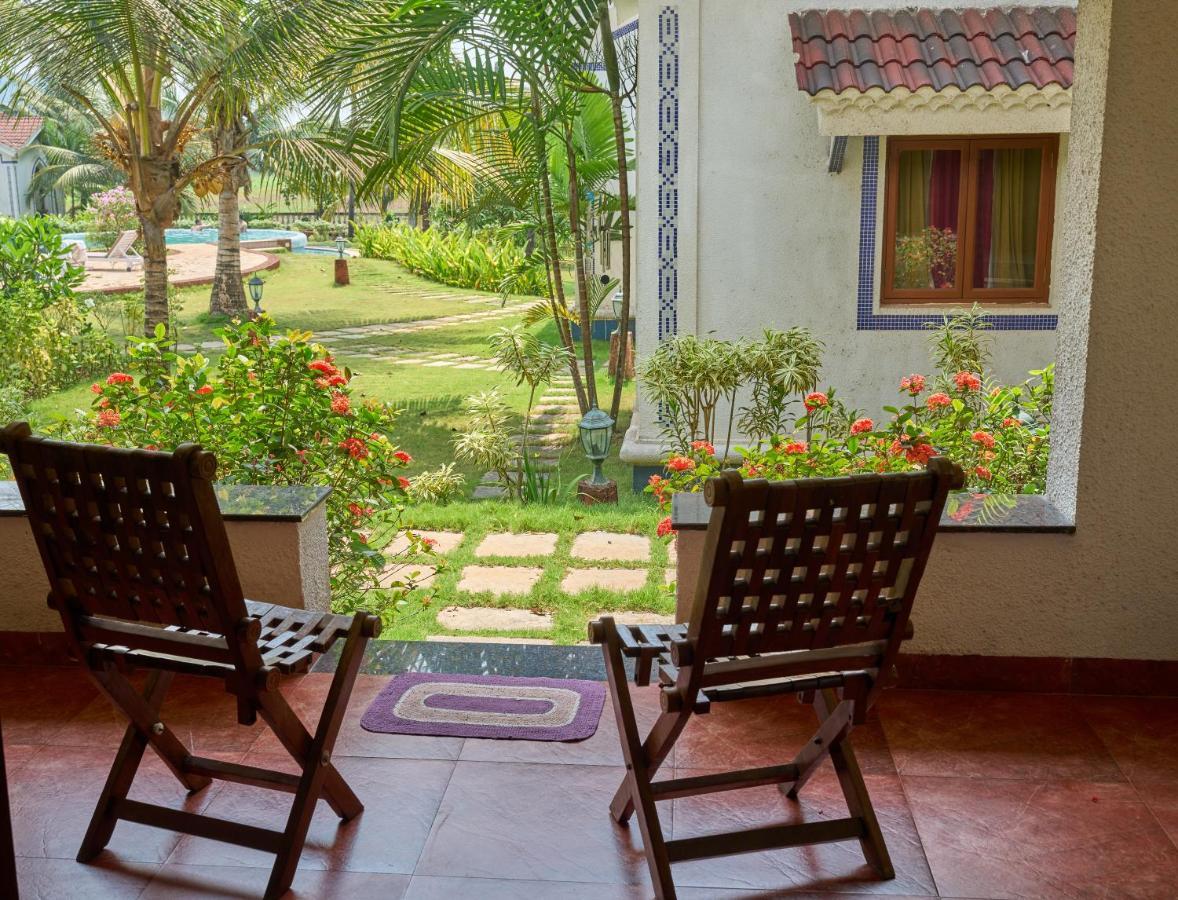 Riviera Sapphire Siolim Exterior foto