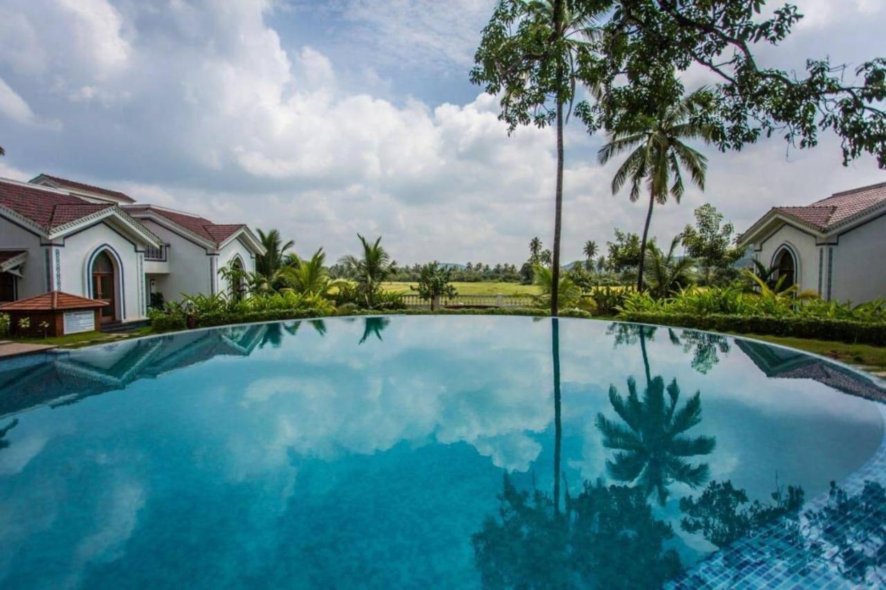 Riviera Sapphire Siolim Exterior foto