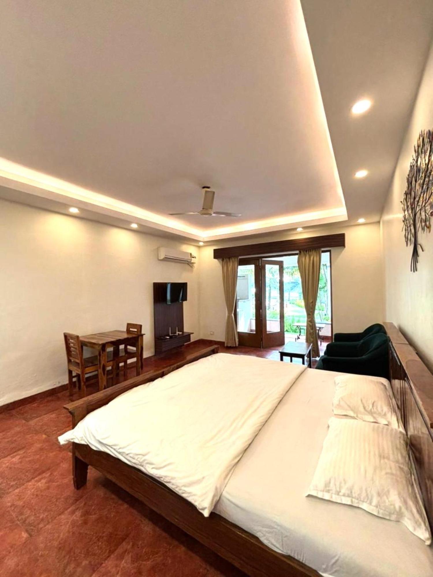 Riviera Sapphire Siolim Exterior foto