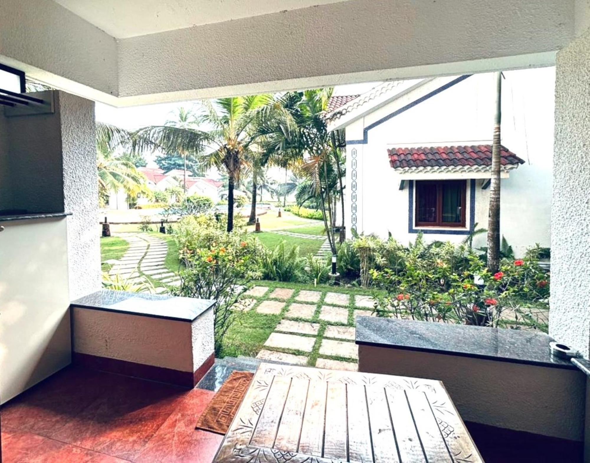 Riviera Sapphire Siolim Exterior foto