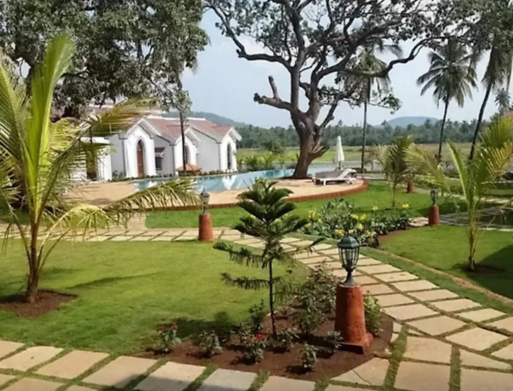 Riviera Sapphire Siolim Exterior foto