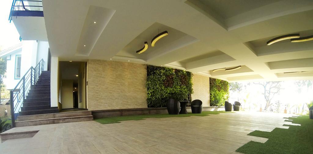 Riviera Sapphire Siolim Exterior foto